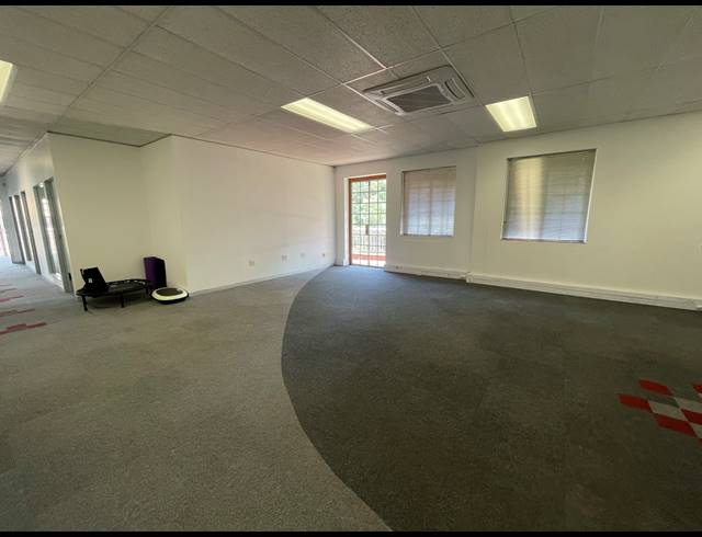 331M² OFFICE TO LET IN PARKTOWN